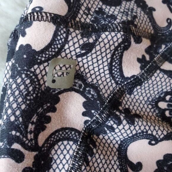 FABLETICS High-Waisted Lace Powerhold 7/8 Leggings Pink Black XS - Picture 8 of 15